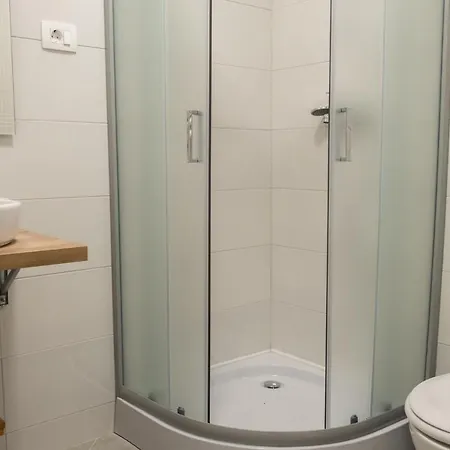 Apartma Oddih דירה Dutovlje