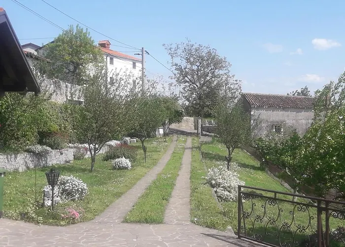 Apartma Oddih דירה Dutovlje